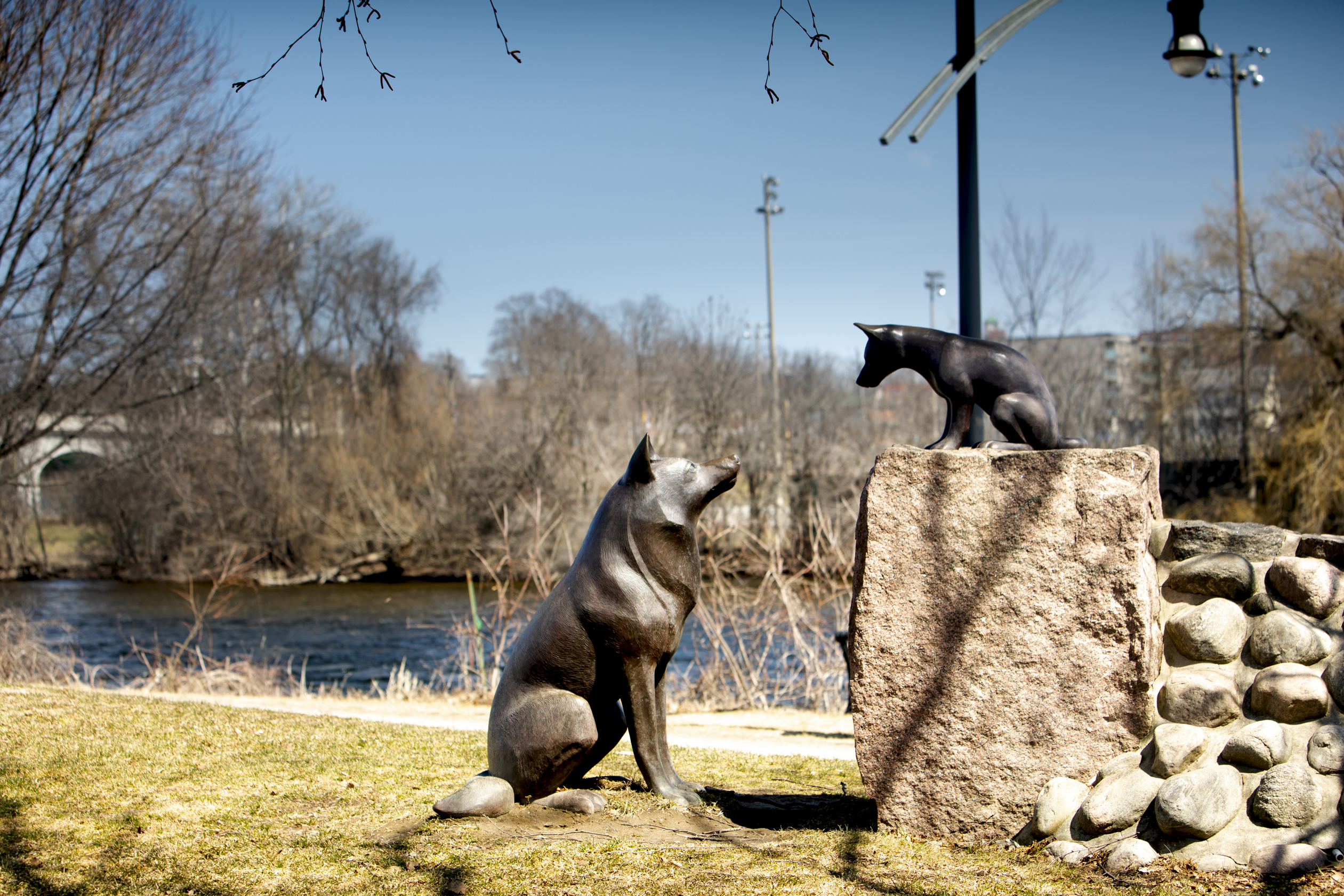 Sculpture of wolf and wolf pup