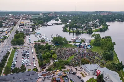 Large crowd gathered at a MusicFest concert in Del Crary Park 